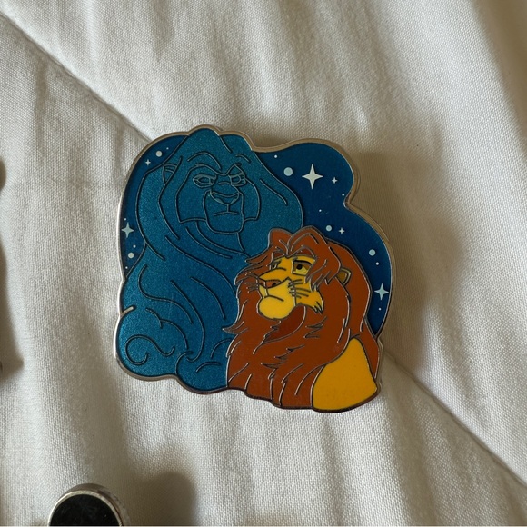 Disney Trading Pin Collection - Picture 2 of 8